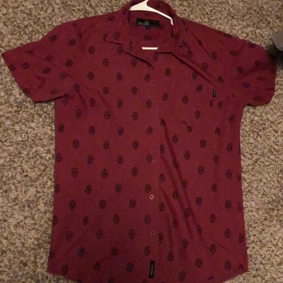 Short-sleeve button up. - Picture 4 of 4